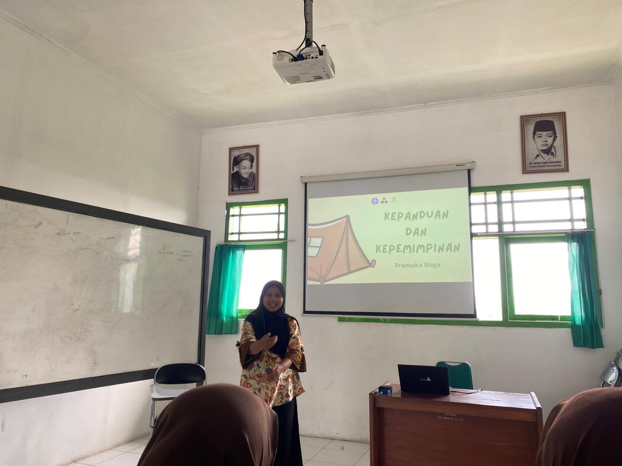 Kuliah pakar Kepramukaan PGMI oleh Kak Kedasih Kidungjati, S.Pd
